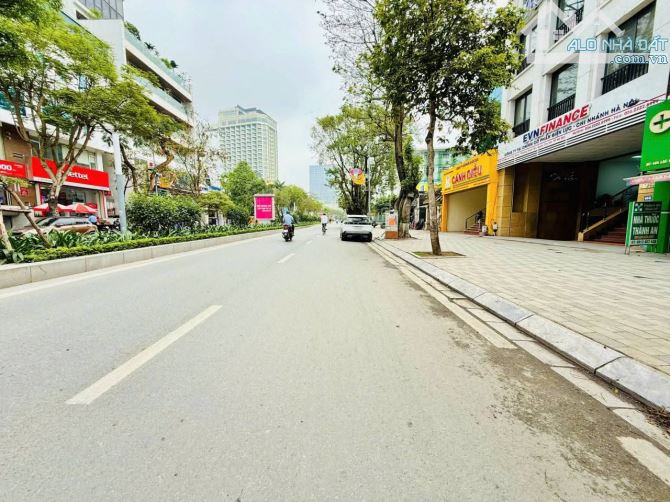 Bán đất tặng Nhà MP Lạc Long Quân. 140m. Vỉa hè 7m, xấy tòa Biuding quá đẹp. Giá rẻ nhất - 2