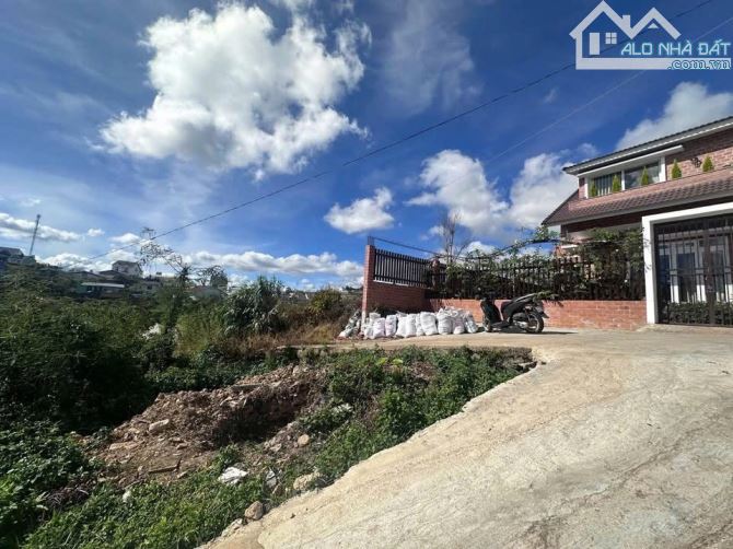 Hơn 1800m2 - Đất đẹp khu đồi Huy Hoàng - 2
