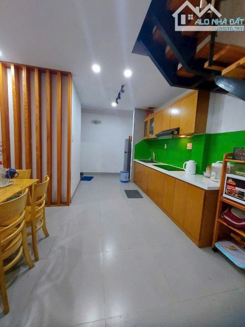 Nhà 3 tầng, hẻm xe hơi, P. Phú Hữu Q9 giá 4,5 tỷ/51m2 - 2