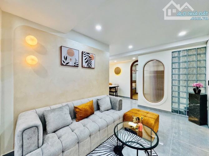 🔥🔥SIÊU PHẨM - CĂN GÓC - MỚI - ĐẸP - FULL NỘI THẤT - QL13 - 5.2X8.5M - 2TẦNG/3PN - 2