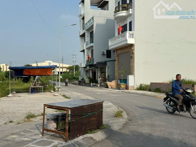 Bán gấp 112m2 đất Nguyên Khê(Phúc Thịnh) hàng xóm tái định cư,kinh doanh cực đỉnh nhỉnh 11 - 2