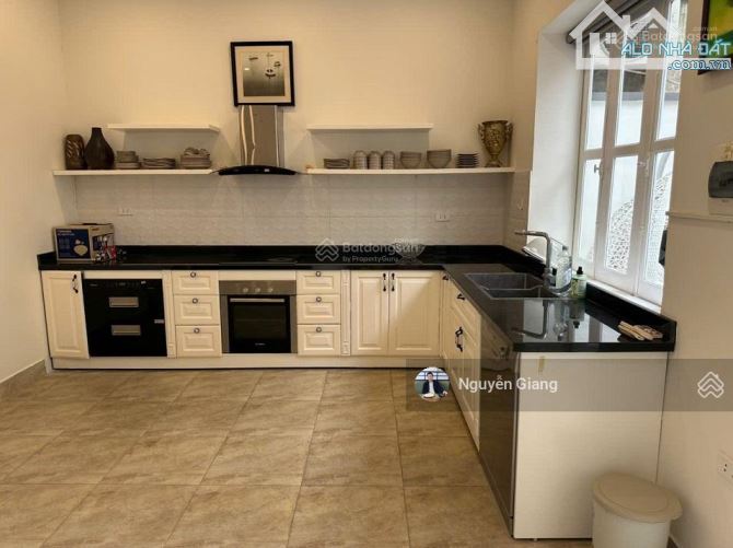 Biệt thự nhà vườn đường Nguyễn Hoàng Tôn - Tây Hồ 310m2, 2 tầng full đồ 42 triệu/tháng - 2