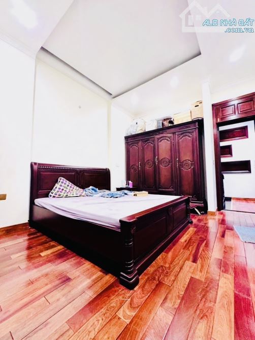 BÁN NHÀ PHỐ THÁI HÀ-Q.ĐỐNG ĐA-VỊ TRÍ ĐẸP NHẤT PHỐ-VỈA HÈ RỘNG- 48m2- Mt 4.6m2- 23.5 tỷ - 2