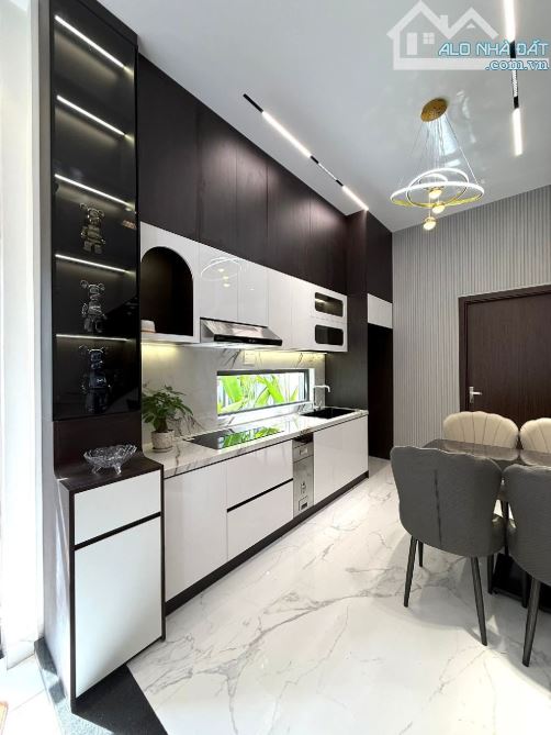 Bán nhà 3 Tầng Mới full nội thất - lô góc kiệt oto hiếm có đường Hoàng Diệu - 2