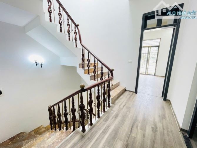 BÁN NHÀ BÁT KHỐI, LONG BIÊN – MẶT TIỀN 6.2M, ĐƯỜNG 8M Ô TÔ TRÁNH, DT 96.5M², GIÁ 15 TỶ - 2