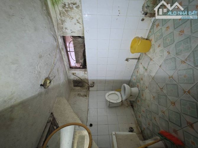 Gần Phố - Giá Đầu Tư - Nhà cũ bán đất tặng nhà 3 tầng - 2