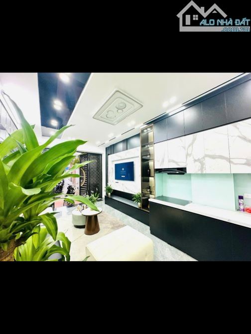TRUNG TÂM CẦU GIẤY - NHÀ ĐẸP CHỦ XÂY - 5 TẦNG FULL CÔNG NĂNG - NHỈNH 8 TỶ - 2
