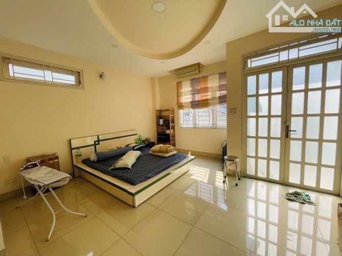 Nhà 5 tầng Lê Văn Sỹ, góc 2 mặt thoáng, ngang khủng hơn 5m, chính chủ 1 đời, chỉ nhỉnh 10 - 2