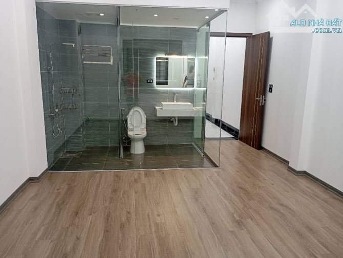 NHÀ ĐẸP - LÝ SƠN- VIỆT HƯNG- Dt72m x 5 TẦNG- GẦN Ô TÔ TRÁNH- GIÁ 12,8 tỷ - 2