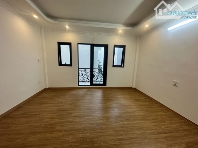 BÁN NHÀ LÔ GÓC NGỌC TRÌ, THẠCH BÀN – 32M², 5 TẦNG, GẦN AEON MALL, GIÁ 6.3 TỶ - 2