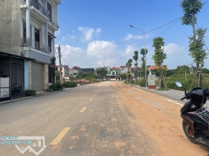 THÔN ĐOÀI – NAM HỒNG – ĐÔNG ANH – HÀ NỘI .Diện tích: 77m² – Mặt tiền: 4,1m – Vuông vắn, - 2