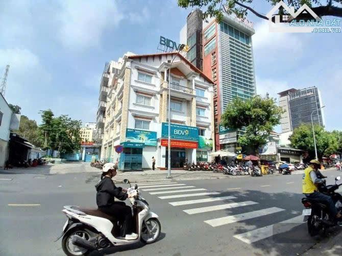 CHO THUÊ TÒA NHÀ 11 HOÀNG HOA THÁM, Q. BÌNH THẠNH - MẶT TIỀN 15M X 20M - 5 TẦNG SUỐT - 2