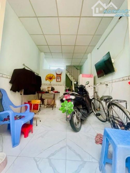 Nhà Quận 4 chào đón tân sinh viên - Đường số chỉ 4 tỷ chẵn. - 2