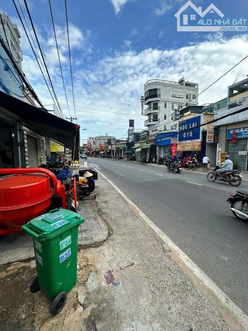 nhà C4 gác lững - 5 x 22 - 8 Tỷ - Cách Đỗ Xuân Hợp 50m - - 2