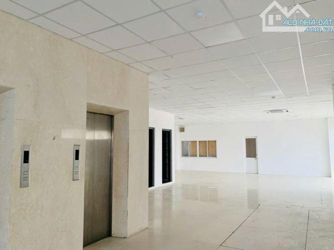 BÁN TÒA NHÀ BUILDING MẶT TIỀN 292 PHẠM VĂN HAI – DÒNG TIỀN 350 TRIỆU/THÁNG. 744m2 đất - 2