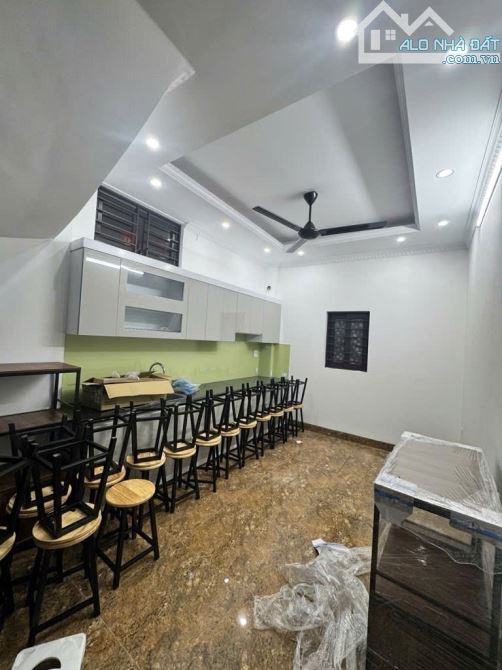VĂN MIẾU-46M 👉🏿 -mặt NGõ - Phân Lô - Ô TÔ Đỗ CửA - Lô GóC 3 Thoáng,TM.nhà mới full đồ. - 2