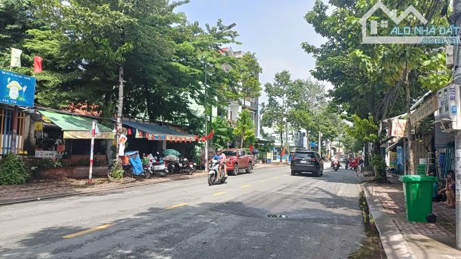 Bán đất mặt tiền ngang hơn 13m, sát BigC Go Dĩ An, full thổ cư, Làng DH quốc gia, chỉ 20tỷ - 2