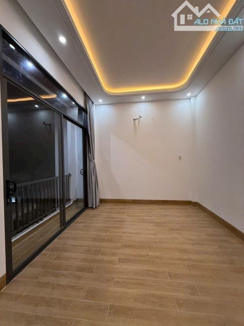 BÁN CẶP NHÀ LẦU MỚI XÂY 100% – HẺM 311 ĐƯỜNG NGUYỄN VĂN CỪ, CÓ 3 PHÒNG NGỦ + 2 GIẾNG TRỜI - 2