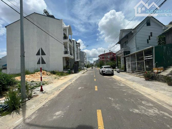 LÔ ĐẤT RẺ NHẤT KQH PHẠM HỒNG THÁI- ĐI BỘ 5PHUT RA HỒ XUÂN HƯƠNG, ĐƯỜNG NHỰA OTO TRÁNH NHAU - 2