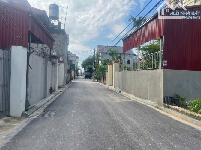 THÔN ĐOÀI – NAM HỒNG – ĐÔNG ANH – HÀ NỘI . Diện tích: 77m² – Mặt tiền: 4,1m – Vuông vắn, - 2