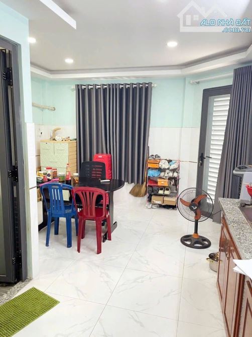 Bán nhà 3 mặt tiền đường oto Tránh nhau dt 65m2 -4Lau -4pn phạm văn chiêu - 2