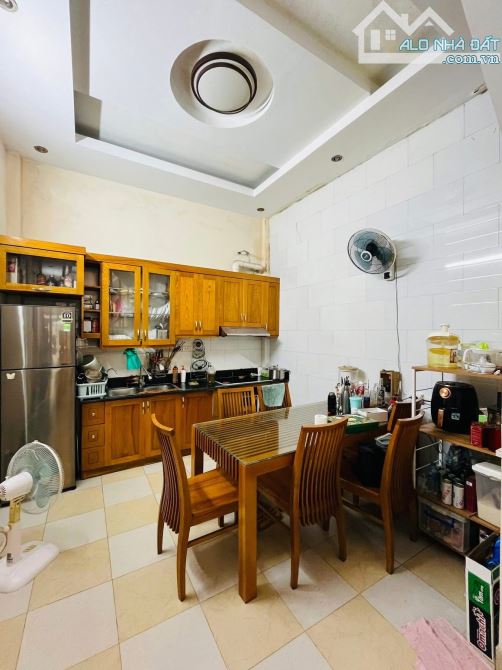 Có 102! Nhà đẹp Khương Đình dân xây, ngõ 3m, ngõ thông, cách phố 50m. 47mx4T. Chỉ 7,8 tỷ - 2