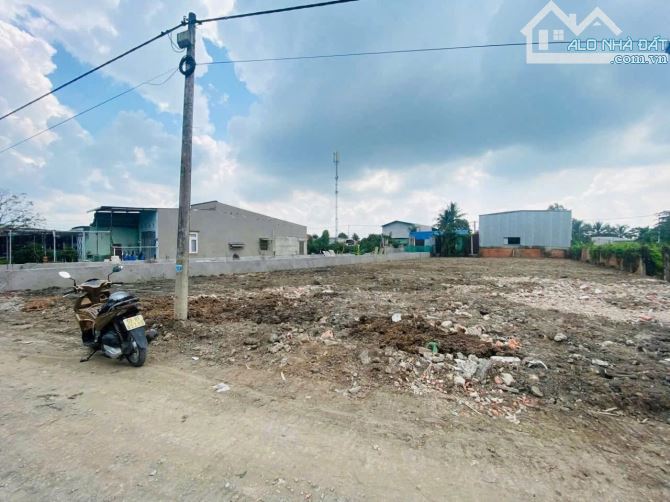 3 lô thổ cư mặt tiền lô B, Thích Thiện Hòa, xã Lê Minh Xuân, Bình Chánh dt 200m2 giá 2,8 t - 2