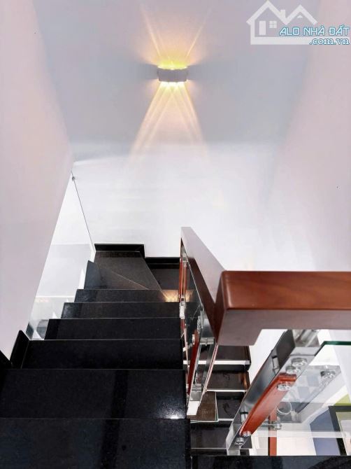 Bán nhà đẹp Phạm Thế Hiển, Quận 8, 50m2, nhỉnh 2 tỷ 790 triệu, 2 tầng BTCT, SHR - 2