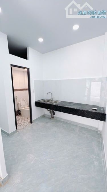 Nhà bán Bến Vân Đồn Quận 4 MỚI ĐẸP 32m2, HƠN 2 TỶ SANG TÊN SỔ HỒNG - 2