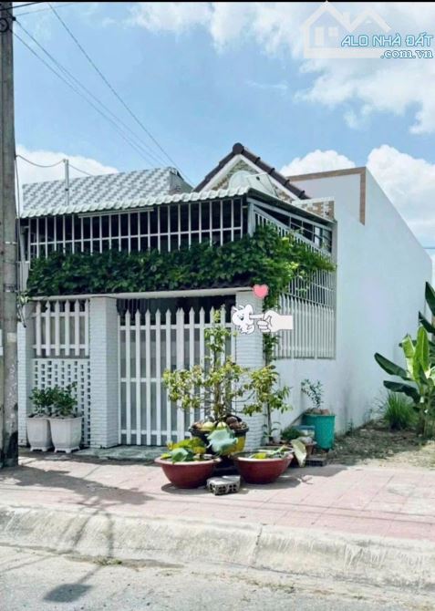 Cô Hằng gửi bán căn nhà ở  Huỳnh Thị Mài ,Tân Hiệp, Hóc Môn. DT 80m2, giá 950 triệu, SHR - 2