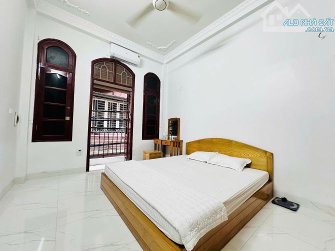 Bán nhà đẹp mặt ngõ Xuân Thủy - ngõ to đẹp - DT 42m2 -4 tầng đẹp - Giá chỉ 15 tỷ - 2