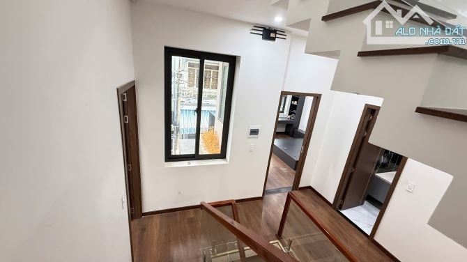 Bán nhà 3 tầng gần biển, gần sông - Căn góc thoáng mát giá tốt - 2