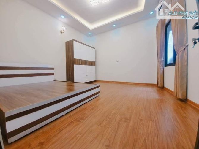 Nhà ngã 6 Ô Chợ Dừa. Căn góc 2 thoáng. Kinh doanh sầm uất, 42mx5 tầng, mt 5m. - 2