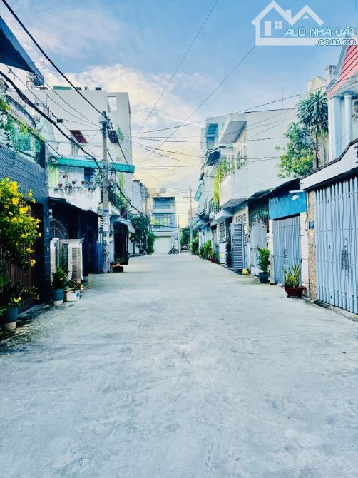 Bán biệt thự quận 12, đường oto 8m, ngang 8m, 125 m2, 2 tầng, ngay Trường Chinh. - 2