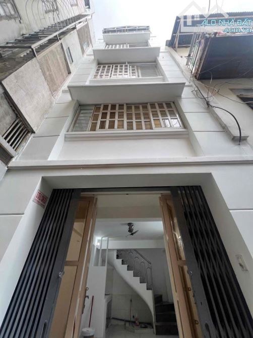 NNC Huỳnh Văn Bánh P.11 Phú Nhuận 18m2 3 Tầng. Giá 12 triệu/ tháng - 2