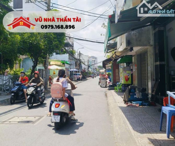 Bán nhà Mặt Tiền xe hơi 8m Nguyễn Thần Hiến, 3 lầu, 28 m2, Quận 4, 6.x tỷ - 2