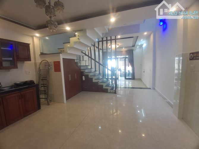 Ngộp bank cần bán nhà mặt tiền đường Bùi Giáng - 2