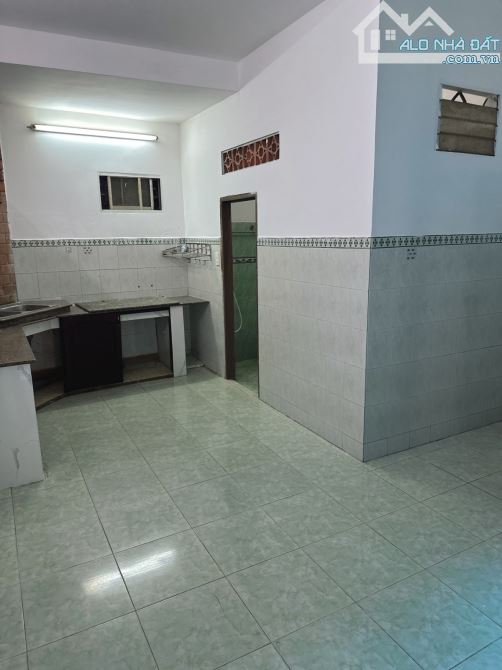 6. Lê Thúc Hoạch - 4,2 x 21 - 2 tầng HXH ngủ nhà giá chỉ 8,5 tỷ thương lượng - 2