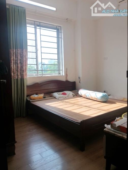 Bán chung cư Linh Đàm lô góc 2 ngủ DT 50m2 giá 3.68 tỷ - 2