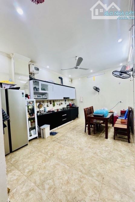Bán nhà P. Định Công Thượng, HN, DT 53 m2, 6 tầng, Mt 4m, giá bán 12.5 tỷ 🔥Mô tả: ☀️ Nhà - 2