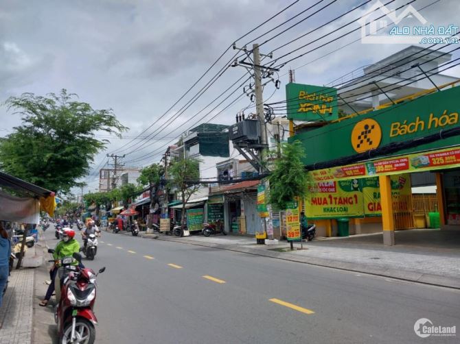 Bán góc 2 mặt tiền Nguyễn Văn Quá cách Trường Chinh 100m. DT :12m x 23m nhà cấp 4 giá 19.5 - 2
