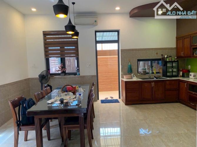 Biệt thự, đường 6, Phú Hữu, TP. Thủ Đức DT: 8x21m Giá: 17,5 tỷ ( thương lượng ) - 2