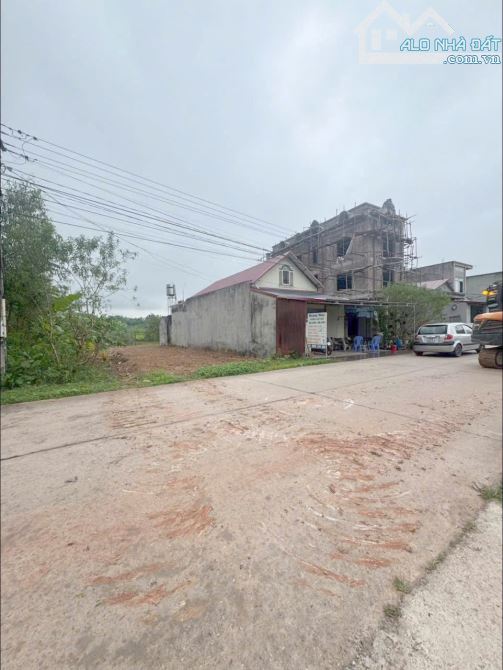 1,35 tỷ Tân Trung, Tân Yên, bắc Giang, ô tô tránh, 125m2, đất đấu giá. Lh Mr Jimtong - 2