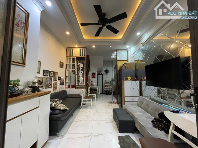 Chủ Vào Nam Cần Để Lại Căn Nhà Tại Thạch Bàn 5 Tầng Có Bể Bơi – 5.x tỷ - 2