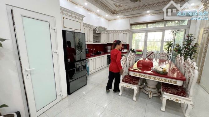 🏠BÁN BIỆT THỰ HAI MẶT TIỀN SIÊU ĐẸP - 143 M2 . MẶT TIỀN 10 M. NỘI THẤT SANG TRỌNG. - 2