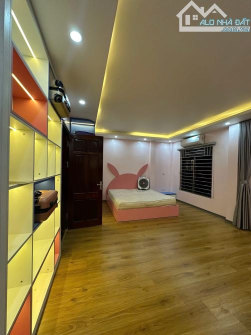 TRỤC CHÍNH TỔ 4 ĐA SỸ - Ô TÔ VÀO NHÀ - KINH DOANH NHỎ, 32 M, 5 TẦNG 3 NGỦ, CHỈ HƠN 8 TỶ - 2