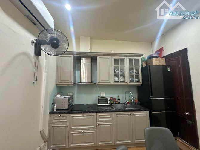 Cho thuê căn hộ Tầng 2 Phố Yết Kiêu - Trần Hưng Đạo, DT 50m2 gồm 1PN, giá 12tr. - 2