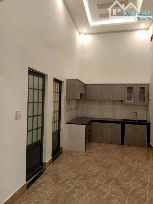 Bán mặt tiền đường Đồng Khởi 6.3x25. Giá tốt - 2