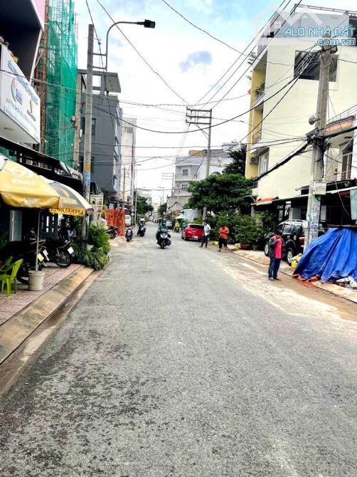 Tòa CHDV Lê Trọng Tấn Tân Phú, Ô tô né, 9x31m, thu 1.7 tỷ. Năm, 30 tỷ hơn - 2