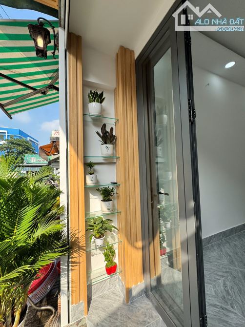 Bán Nhà Mặt Tiền Quận 5 , Đường Phan Văn Trị. - 2